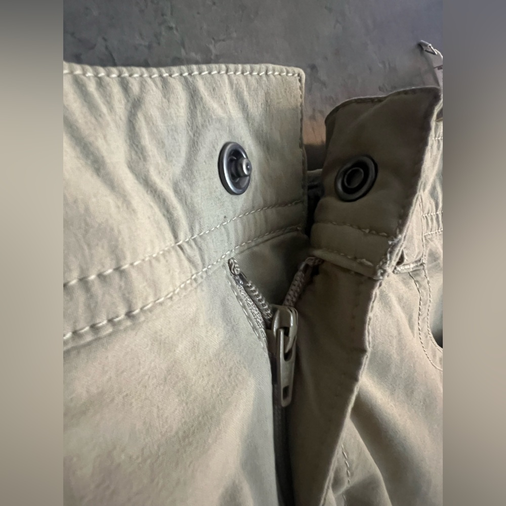 The North Face Women’s  khaki Shorts - Picture 11 of 13